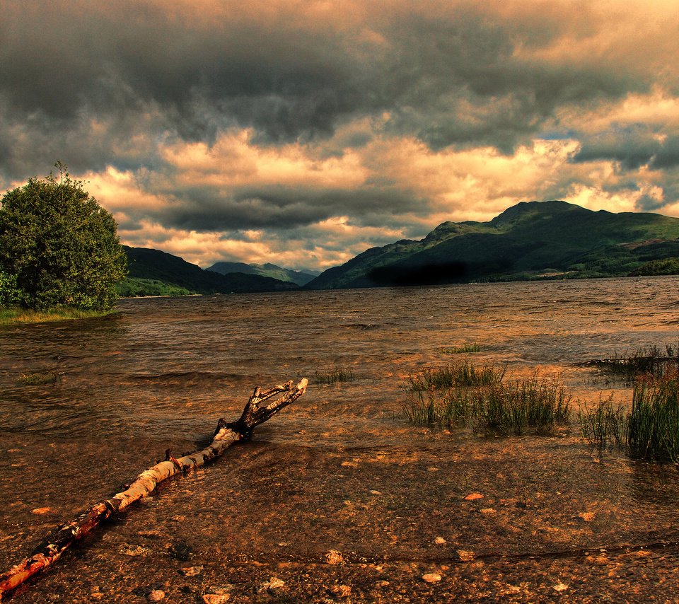 Обои вода, озеро, горы, тучи, пейзаж, палка, water, lake, mountains, clouds, landscape, stick разрешение 2048x1371 Загрузить