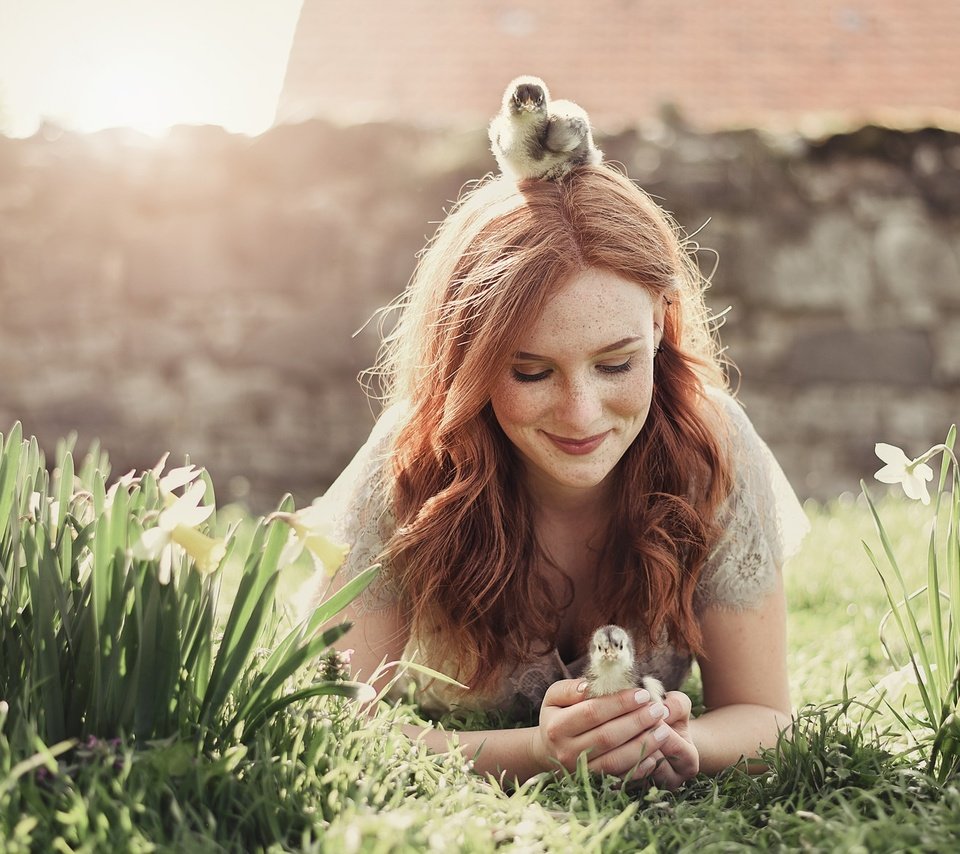 ...цыплята, девушка, рыжеволосая, улыбка, птицы, весна, локоны, flowers, da...