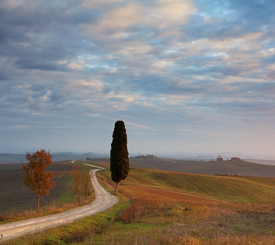 Обои небо, дорога, облака, дерево, поле, италия, тоскана, the sky, road, clouds, tree, field, italy, tuscany разрешение 3887x2410 Загрузить