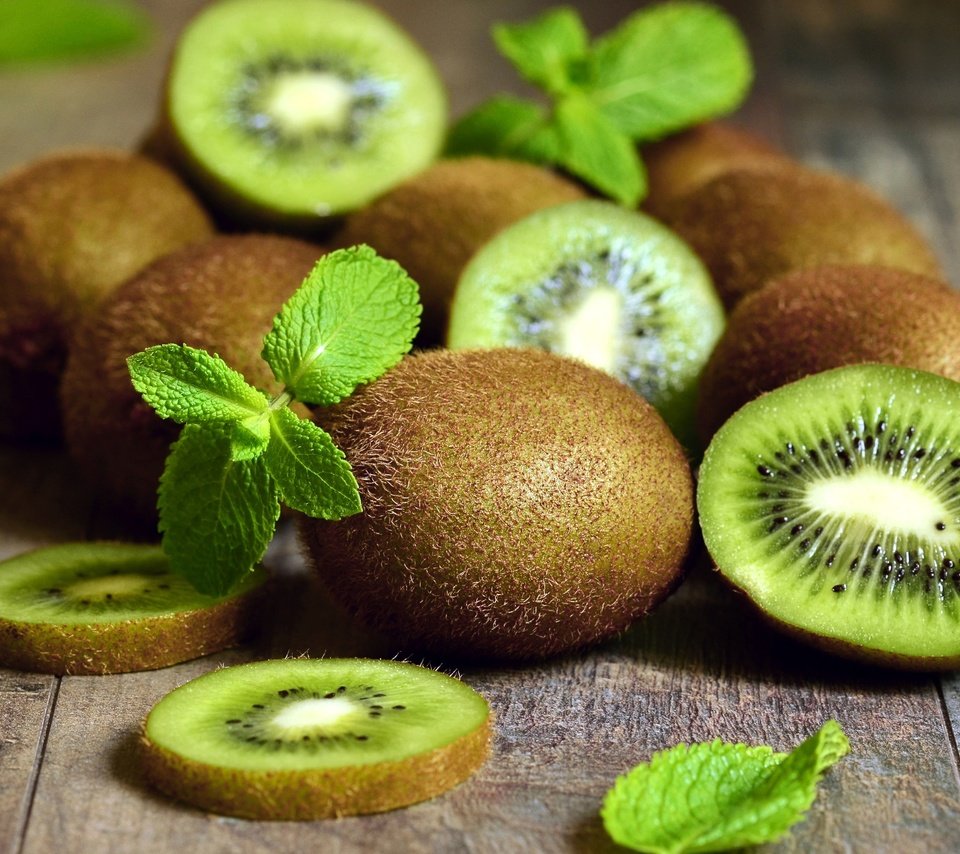 Обои мята, фрукты, дольки, киви, mint, fruit, slices, kiwi разрешение 2560x1599 Загрузить