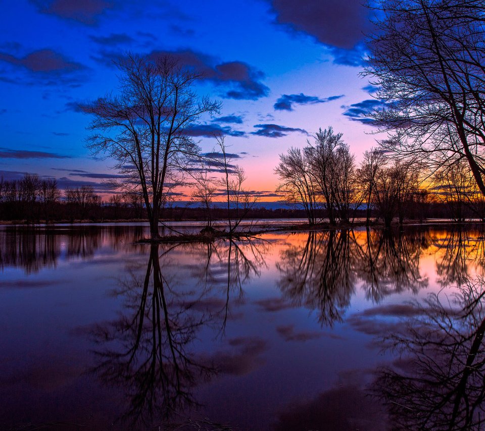 Обои облака, деревья, вечер, озеро, отражение, горизонт, clouds, trees, the evening, lake, reflection, horizon разрешение 1920x1200 Загрузить