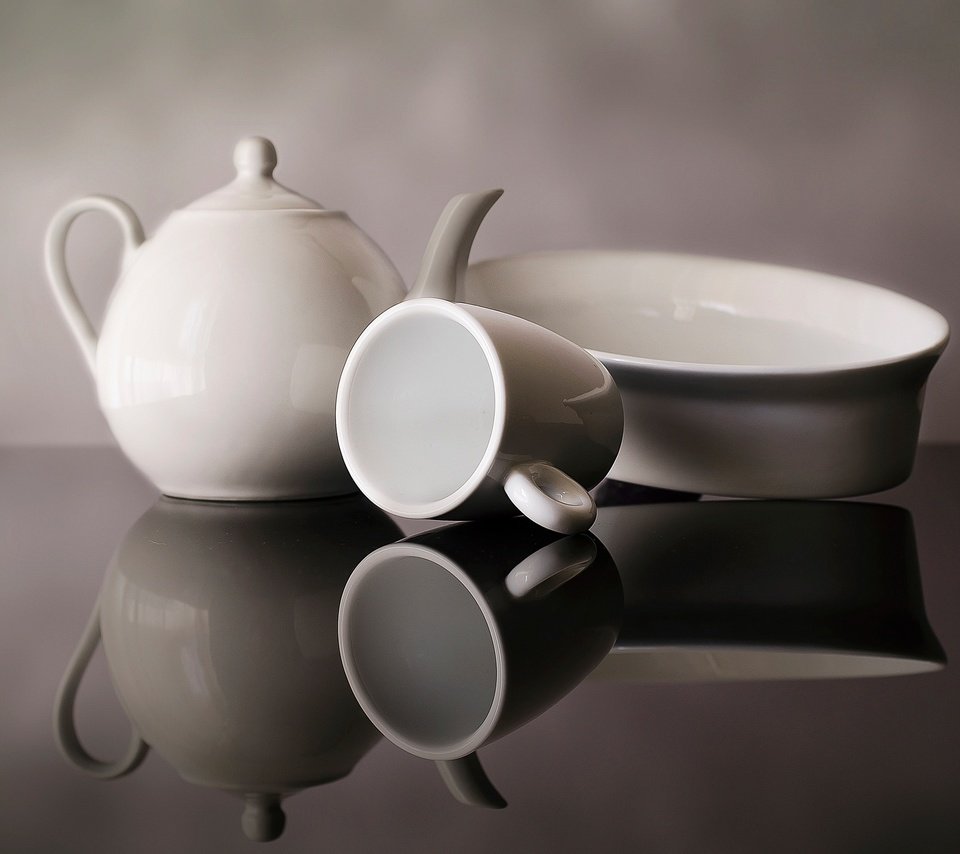 Обои отражение, чашка, посуда, чайник, натюрморт, reflection, cup, dishes, kettle, still life разрешение 2048x1396 Загрузить
