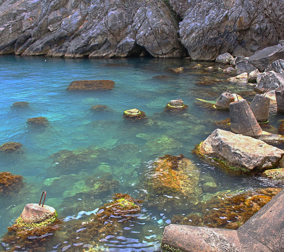 Обои вода, камни, море, скала, побережье, булыжники, water, stones, sea, rock, coast разрешение 2560x1600 Загрузить