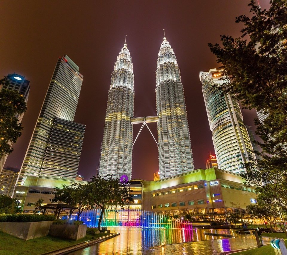 Обои башни, малайзия, куала-лумпур, башни петронас, tower, malaysia, kuala lumpur, petronas twin towers разрешение 2048x1340 Загрузить