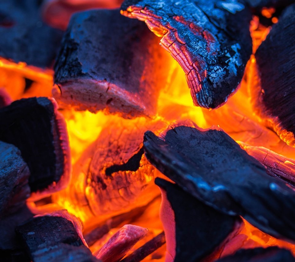 Обои пламя, макро, огонь, угли, костёр, flame, macro, fire, coal, the fire разрешение 3840x2160 Загрузить