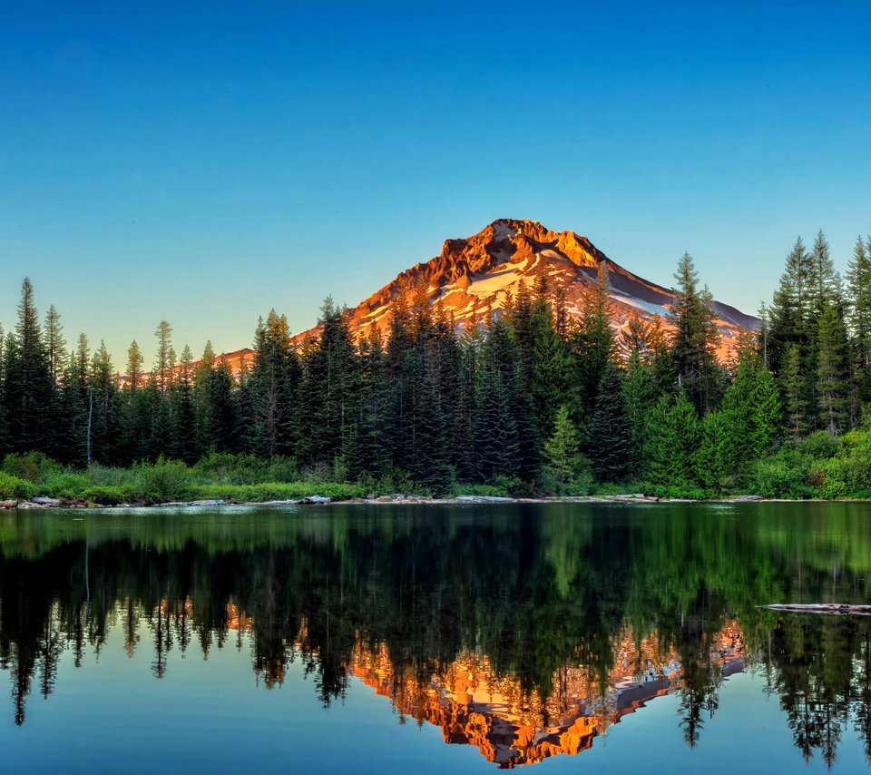 Обои небо, деревья, вода, озеро, берег, лес, отражение, гора, the sky, trees, water, lake, shore, forest, reflection, mountain разрешение 3000x2000 Загрузить