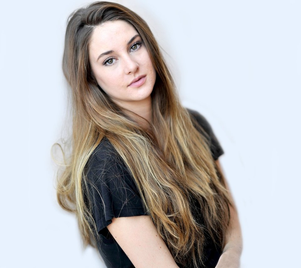 Обои девушка, взгляд, волосы, лицо, актриса, шейлин вудли, girl, look, hair, face, actress, shailene woodley разрешение 2560x1920 Загрузить