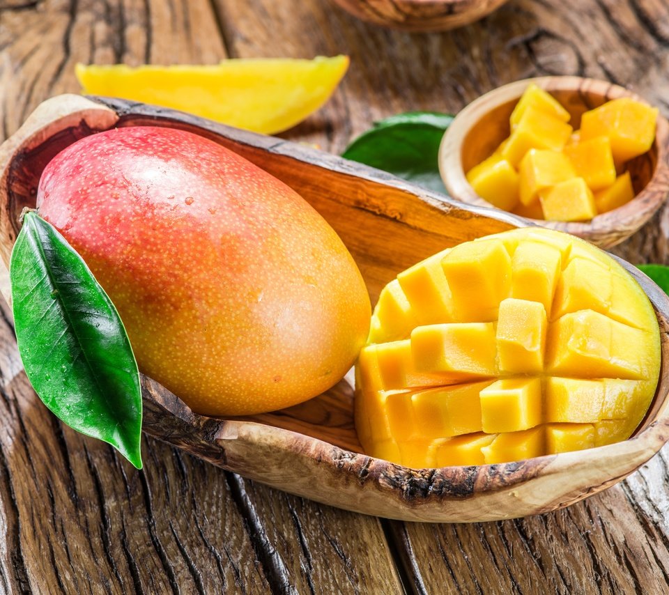 Обои фрукты, доски, фрукт, плоды, манго, fruit, board, mango разрешение 825...