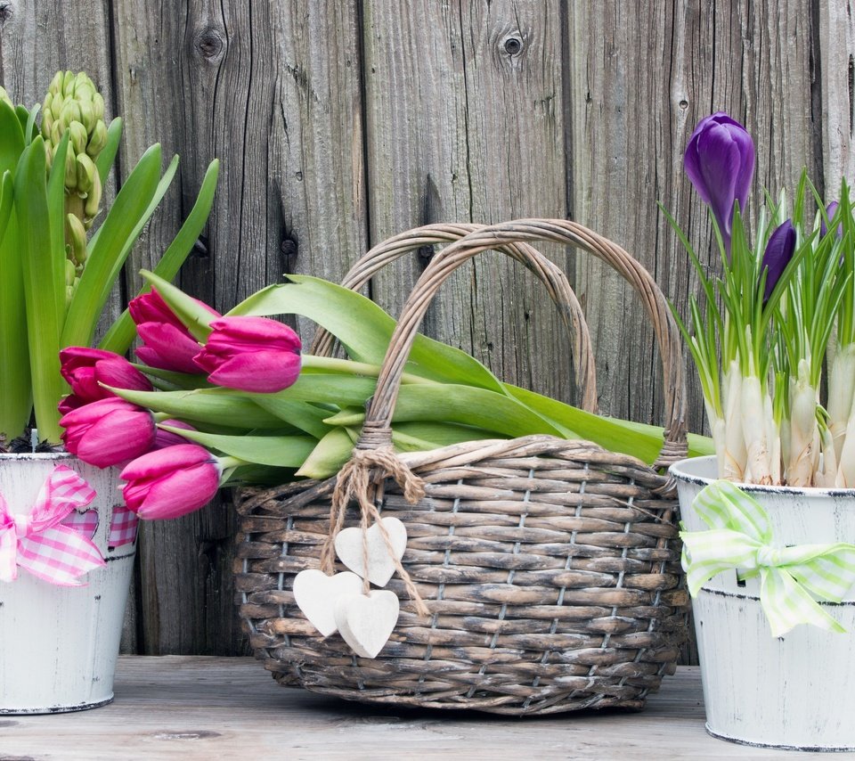 Обои цветы, весна, букет, тюльпаны, сердечки, корзинка, крокусы, гиацинты, flowers, spring, bouquet, tulips, hearts, basket, crocuses, hyacinths разрешение 2880x1800 Загрузить