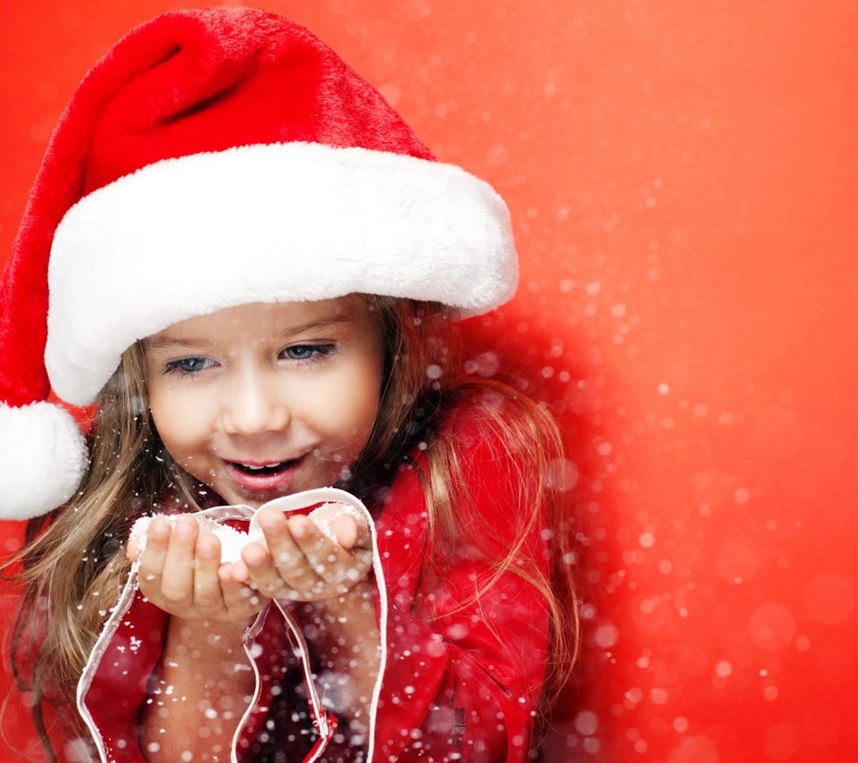 Обои новый год, дети, девочка, волосы, руки, новогодняя шапка, new year, children, girl, hair, hands, christmas hat разрешение 1920x1280 Загрузить