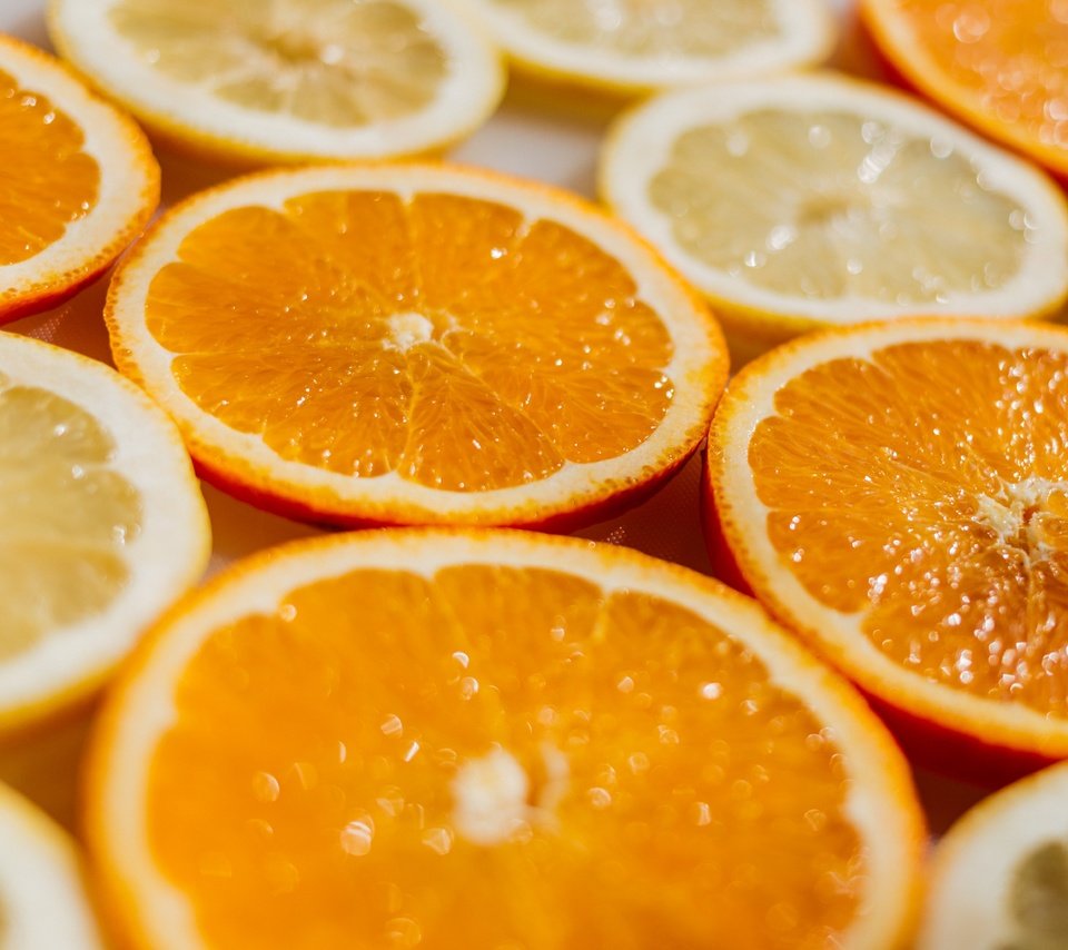 Обои фрукты, апельсины, дольки, в, и, лимоны, цитрусы, fruit, oranges, slices, in, and, lemons, citrus разрешение 2880x1920 Загрузить
