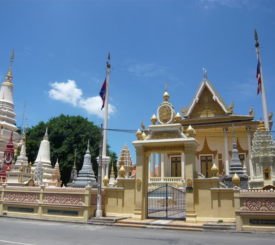 Обои храм, камбоджа, храм цветущего лотоса, temple, cambodia, the temple of the blooming lotus разрешение 3264x2448 Загрузить