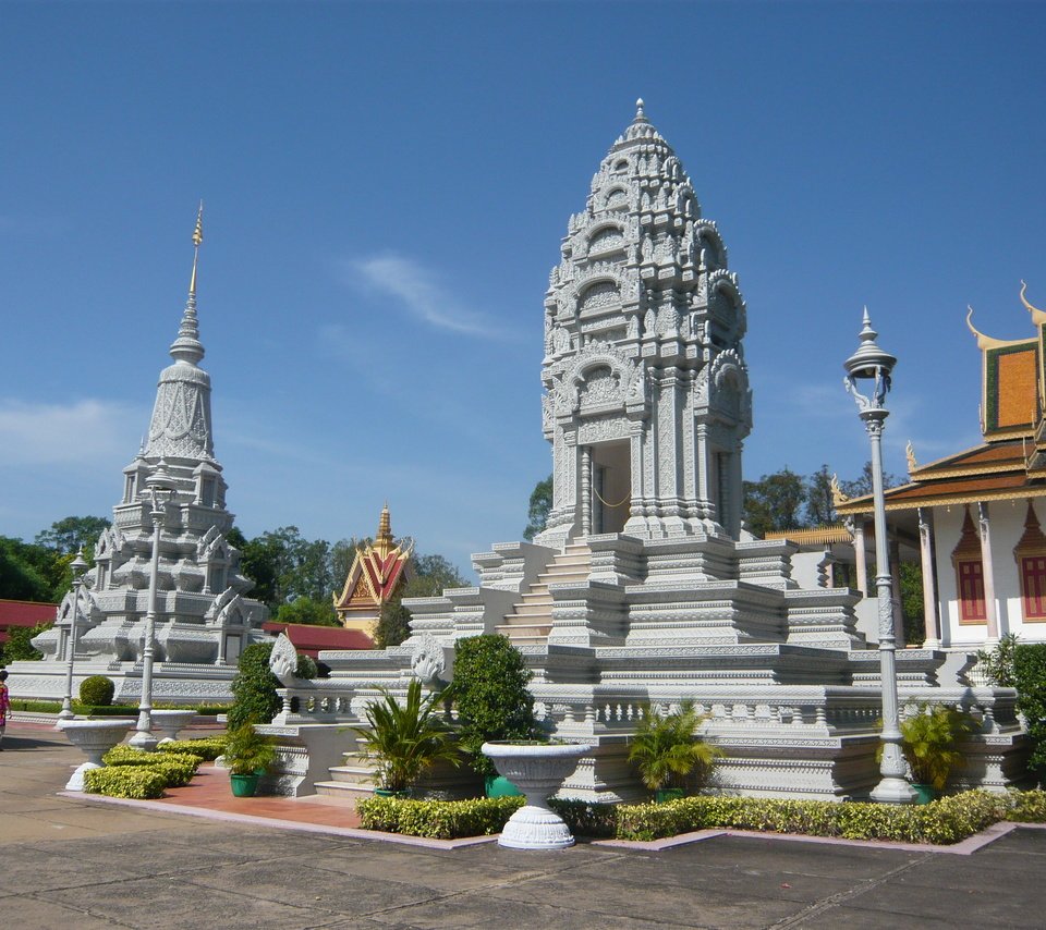 Обои пагода, вьетнам, камбоджа, королевский дворец, ступа кантха бопха, pagoda, vietnam, cambodia, royal palace, the stupa of kantha bopha разрешение 3264x2448 Загрузить