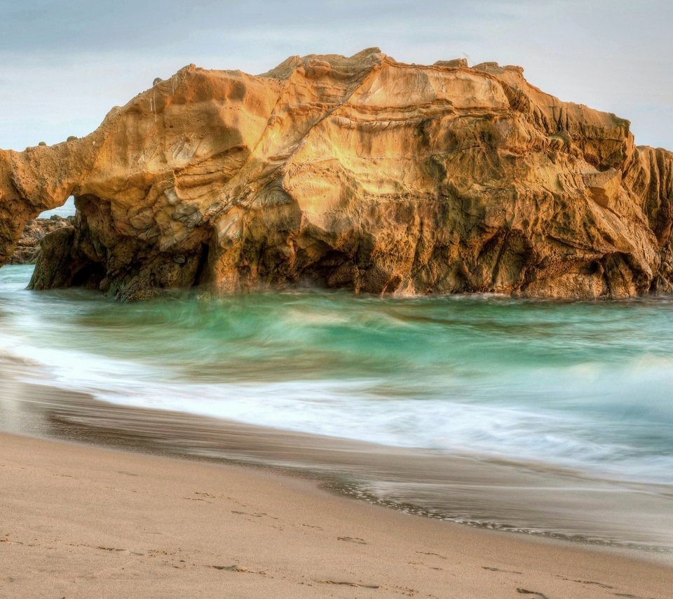 Обои скалы, волны, пейзаж, море, пляж, rocks, wave, landscape, sea, beach разрешение 2880x1800 Загрузить