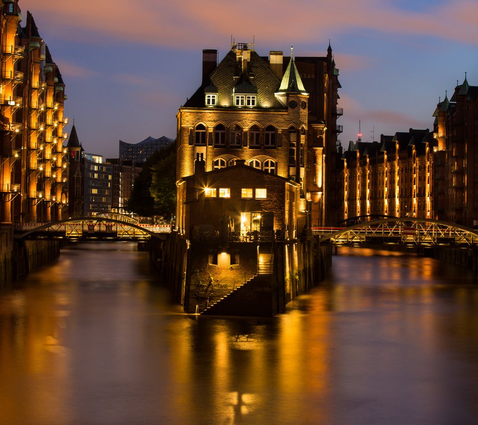 Обои ночь, огни, город, германия, гамбург, lena held, night, lights, the city, germany, hamburg разрешение 5472x3648 Загрузить