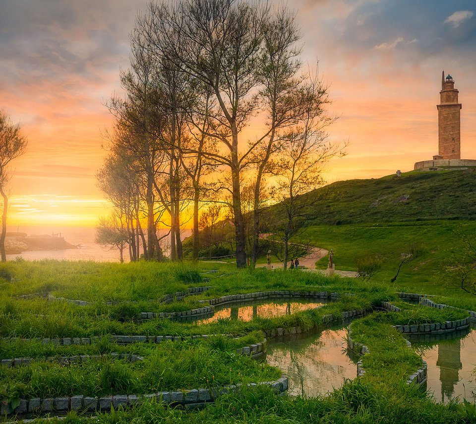 Обои трава, вода, природа, пейзаж, утро, маяк, рассвет, свет солнечный, grass, water, nature, landscape, morning, lighthouse, dawn, light solar разрешение 1920x1200 Загрузить