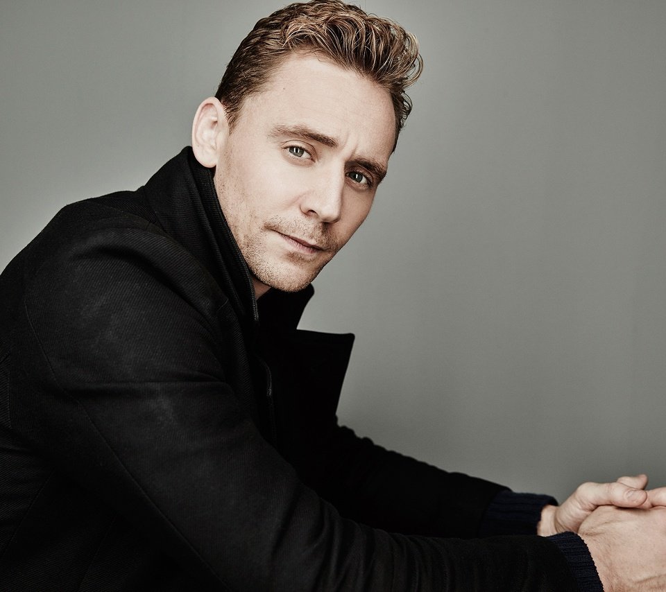 Обои портрет, взгляд, актёр, лицо, пальто, том хиддлстон, portrait, look, actor, face, coat, tom hiddleston разрешение 2048x1365 Загрузить