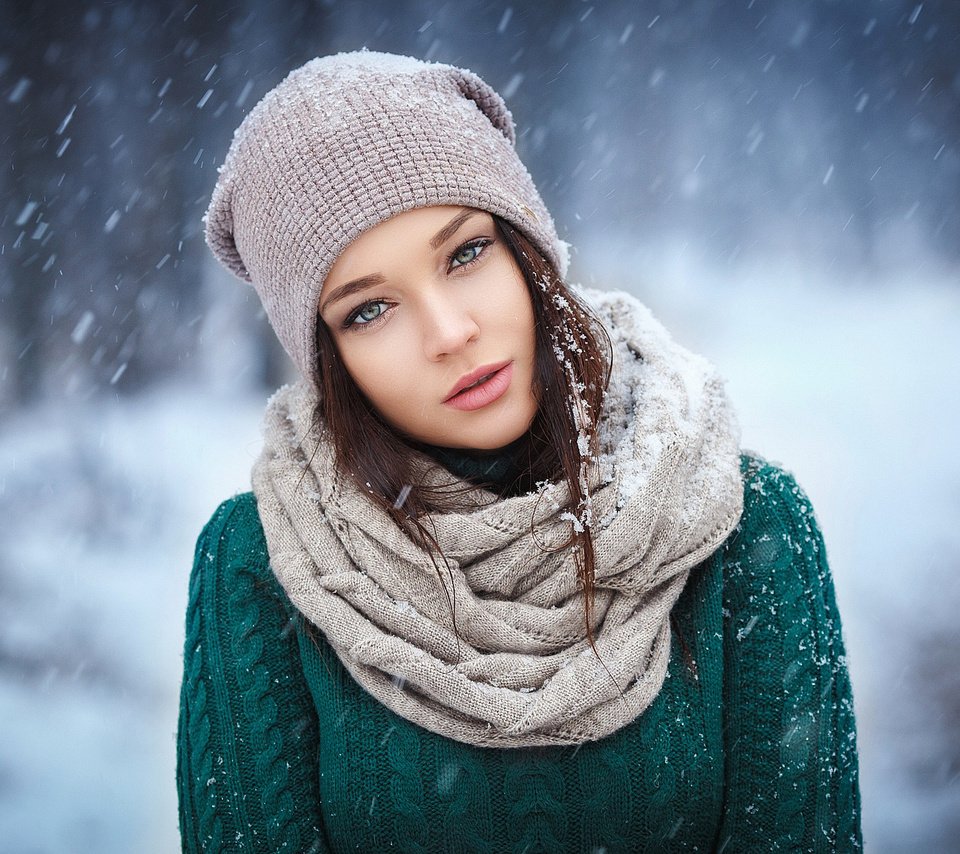 Обои снег, зима, модель, шапка, свитер, ангелина петрова, snow, winter, model, hat, sweater, angelina petrova разрешение 2048x1379 Загрузить