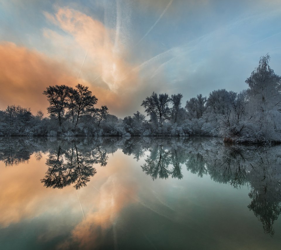 Обои озеро, природа, лес, отражение, кусты, иней, lake, nature, forest, reflection, the bushes, frost разрешение 1920x1200 Загрузить