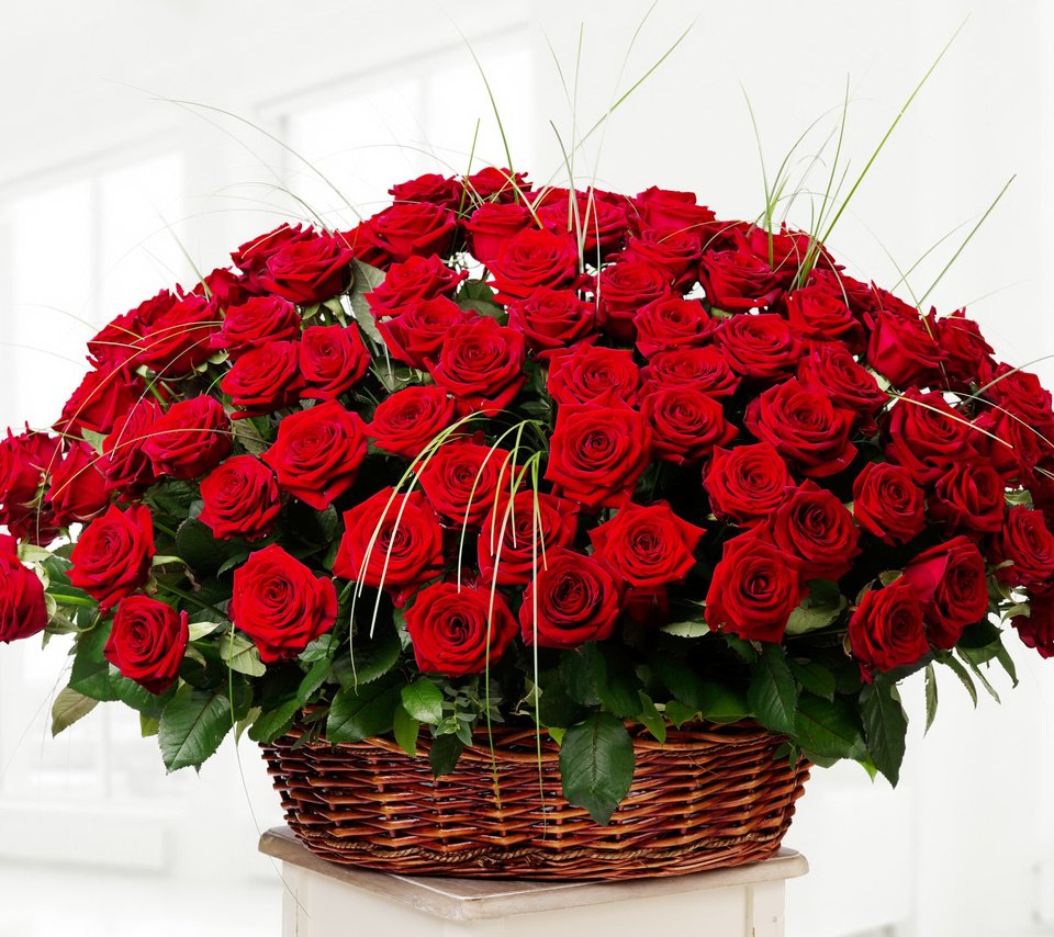 Обои цветы, розы, красные, букет, корзинка, flowers, roses, red, bouquet, basket разрешение 2000x1450 Загрузить