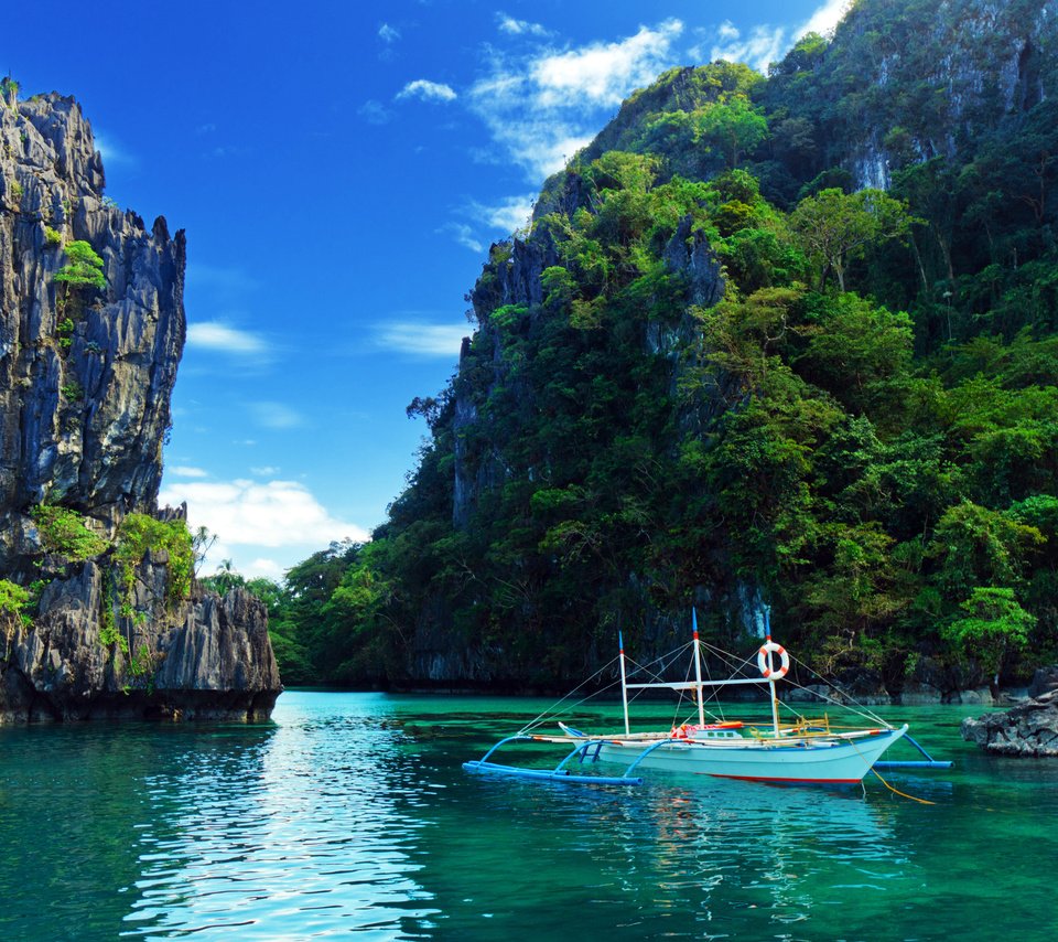 Обои скалы, природа, море, катер, филипины,     деревья, rocks, nature, sea, boat, philippines, trees разрешение 3020x2000 Загрузить