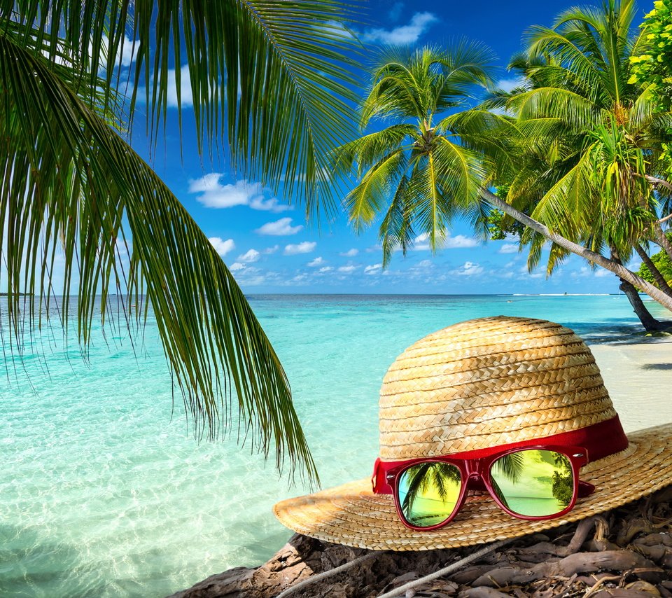 Обои лето, очки, пальмы, океан, тропики, шляпа, отпуск, summer, glasses, palm trees, the ocean, tropics, hat, vacation разрешение 6000x4000 Загрузить