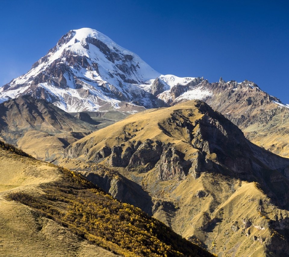 Обои горы, грузия, кавказ, казбек, гергети, alex tsarfin, mountains, georgia, the caucasus, kazbek, gergeti разрешение 1920x1281 Загрузить