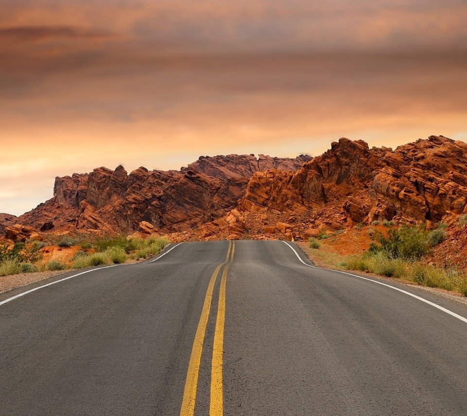 Обои небо, национальный парк, дорога, долина огня, облака, valley of fire state park, камни, пустыня, сша, невада, шоссе, the sky, national park, road, valley of fire, clouds, stones, desert, usa, nevada, highway разрешение 1920x1280 Загрузить