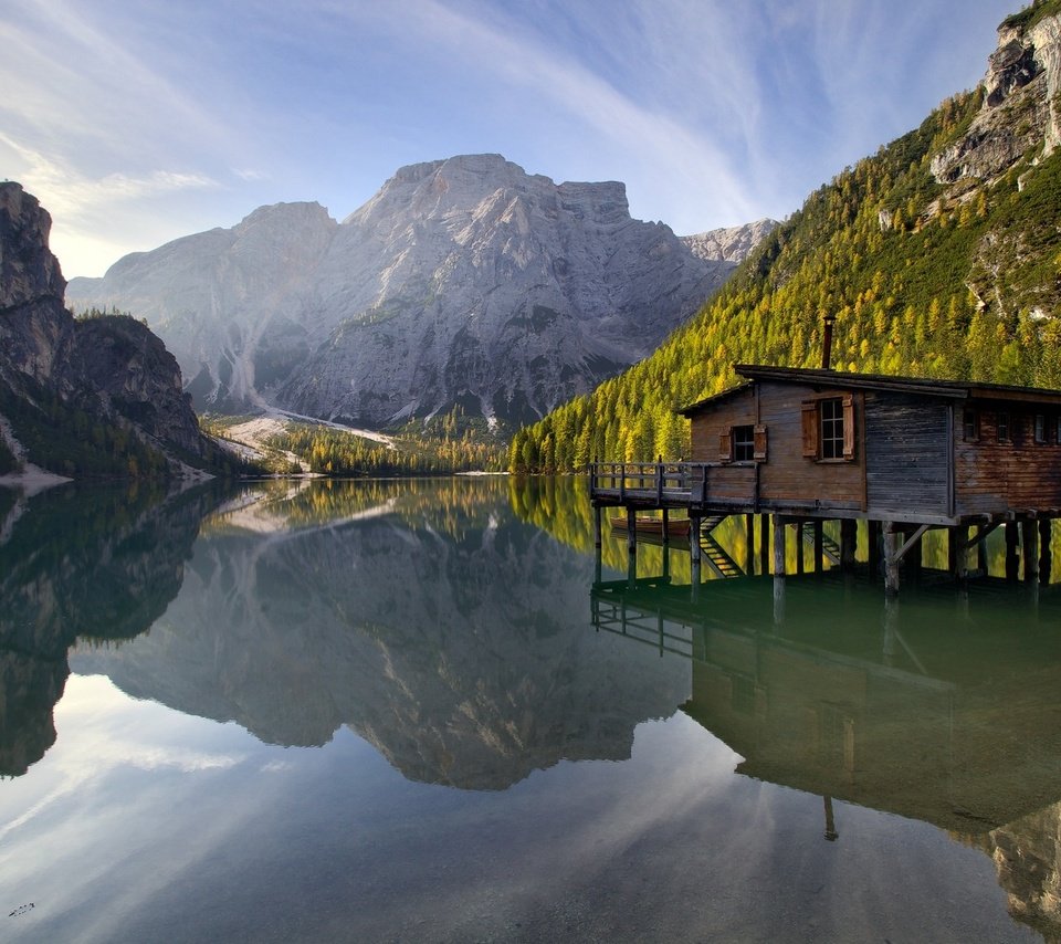 Обои вода, озеро, горы, природа, отражение, пейзаж, италия, домик, water, lake, mountains, nature, reflection, landscape, italy, house разрешение 2048x1365 Загрузить