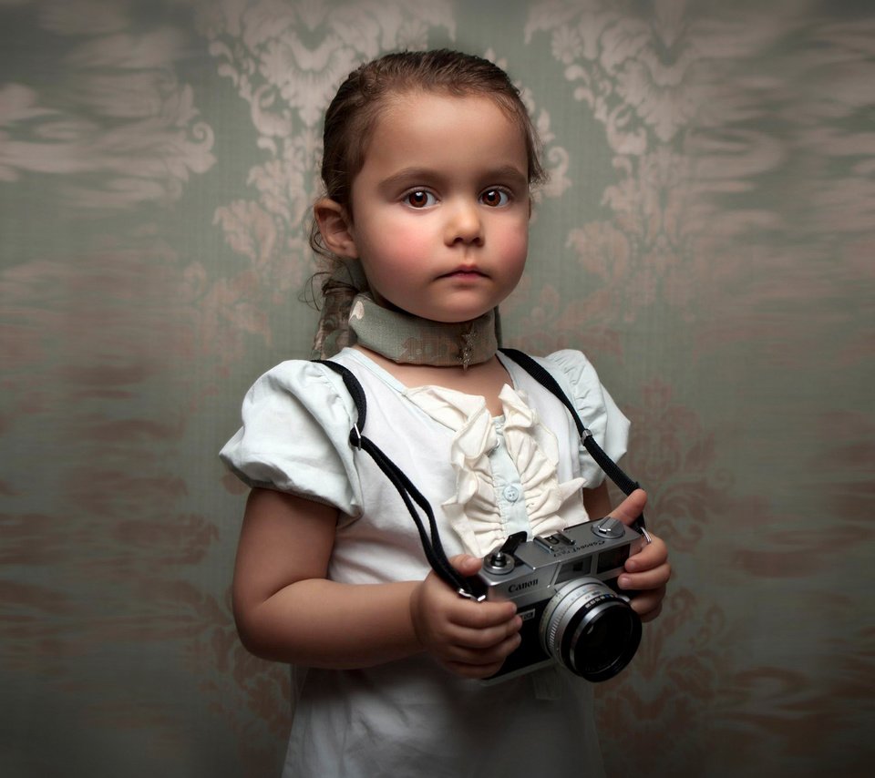 Обои портрет, взгляд, лицо, ребенок, камера, размытие, gевочка, bill gekas, portrait, look, face, child, camera, blur, girl разрешение 3000x1800 Загрузить