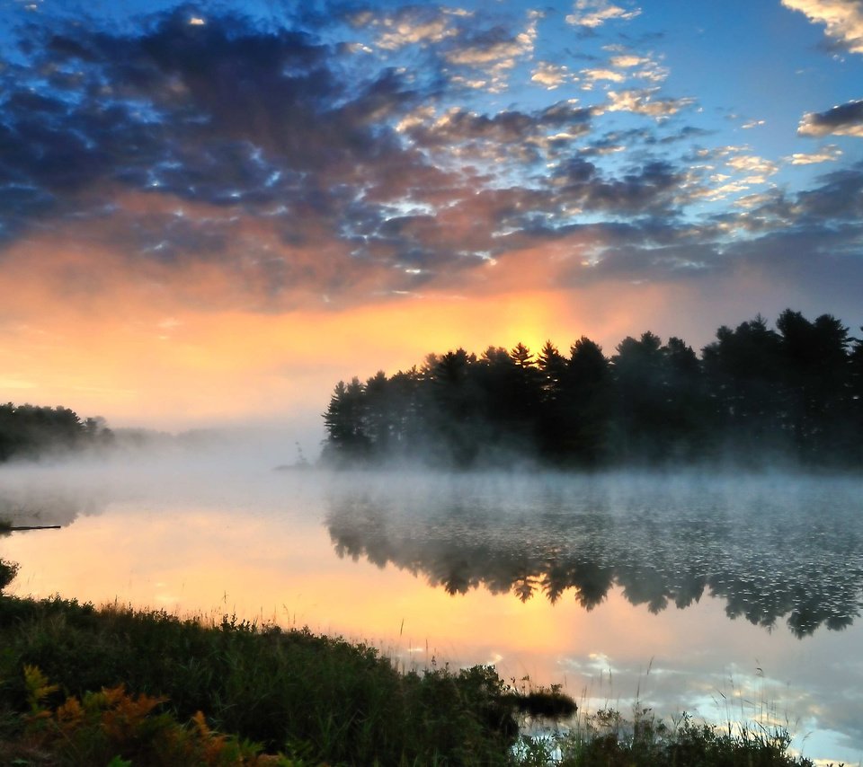 Обои облака, деревья, река, природа, лес, закат, пейзаж, туман, clouds, trees, river, nature, forest, sunset, landscape, fog разрешение 2560x1600 Загрузить