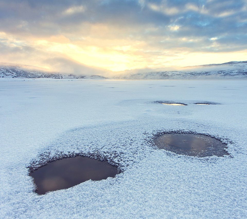 Обои небо, облака, озеро, природа, зима, пейзаж, the sky, clouds, lake, nature, winter, landscape разрешение 1920x1200 Загрузить