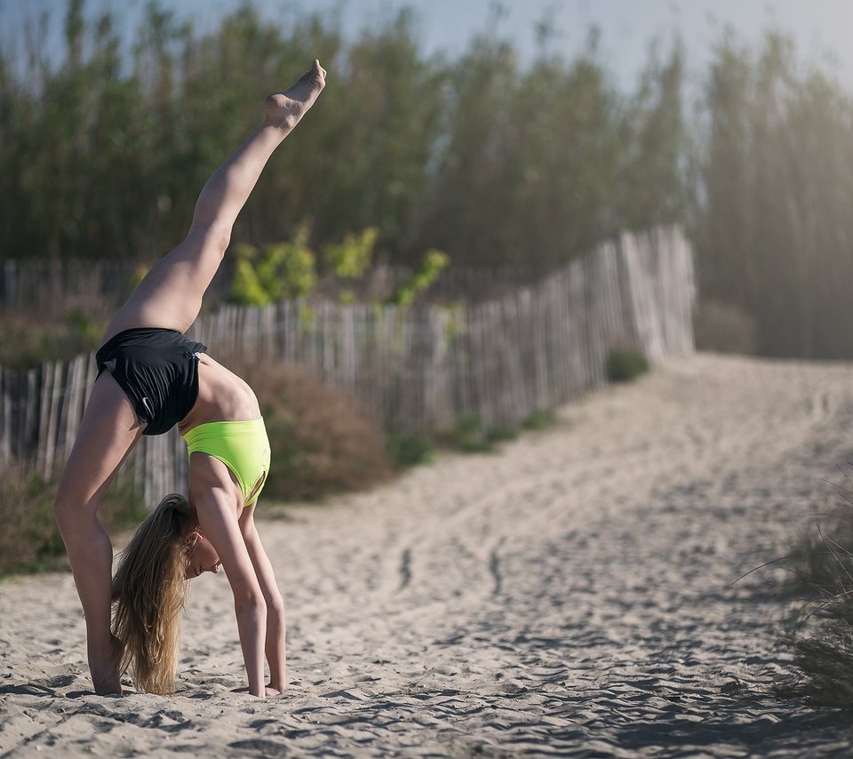 Обои девушка, гимнастка, растяжка, грация, mélissandre thomasset, girl, gymnast, stretching, grace разрешение 2000x1335 Загрузить