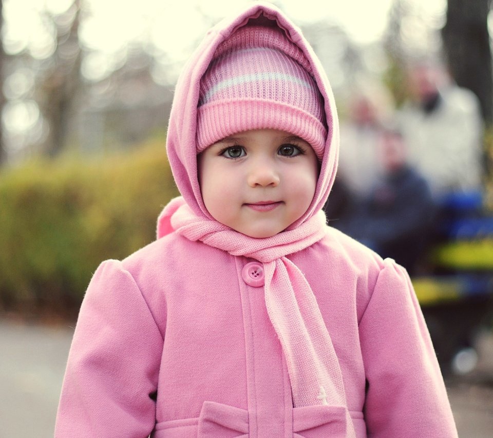 Обои взгляд, дети, девочка, лицо, ребенок, шапка, пальто, look, children, girl, face, child, hat, coat разрешение 2560x1700 Загрузить