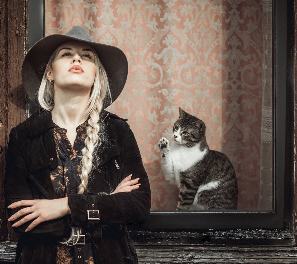 Обои девушка, поза, блондинка, кошка, окно, коса, шляпа, girl, pose, blonde, cat, window, braid, hat разрешение 2048x1390 Загрузить