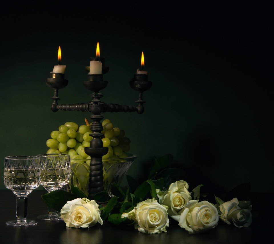 Обои цветы, свечи, виноград, розы, черный фон, натюрморт, нат, flowers, candles, grapes, roses, black background, still life, nat разрешение 2500x1965 Загрузить