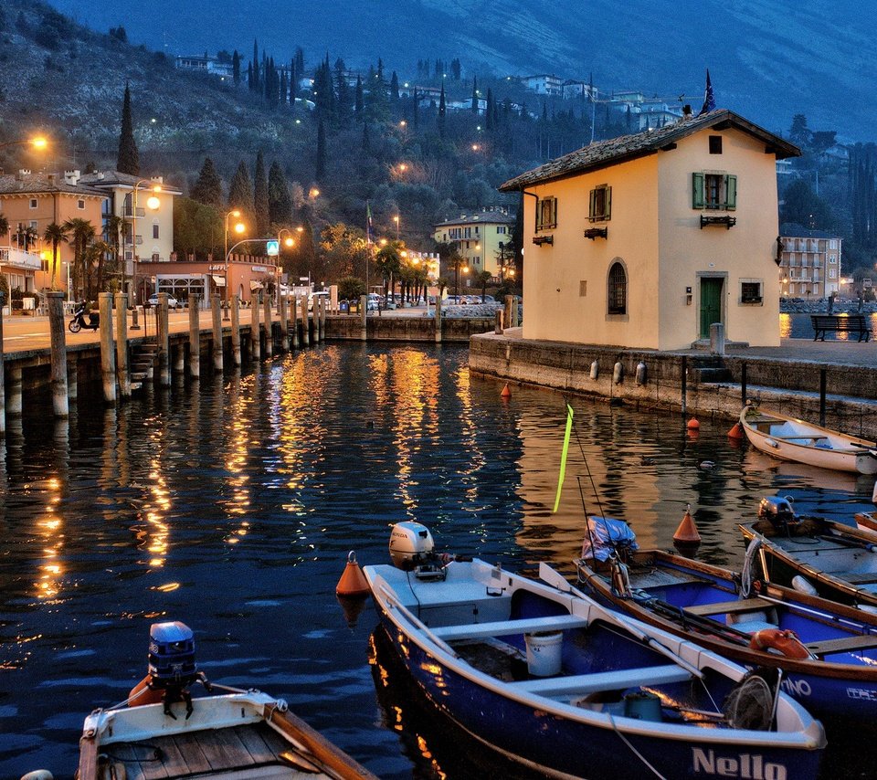 Обои вода, вечер, отражение, город, венеция, ночной город, италия, water, the evening, reflection, the city, venice, night city, italy разрешение 2560x1600 Загрузить