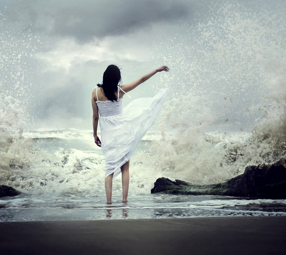 Обои волны, девушка, настроение, море, платье, брызги, jonathan emmanuel flores tarello, wave, girl, mood, sea, dress, squirt разрешение 2500x1644 Загрузить