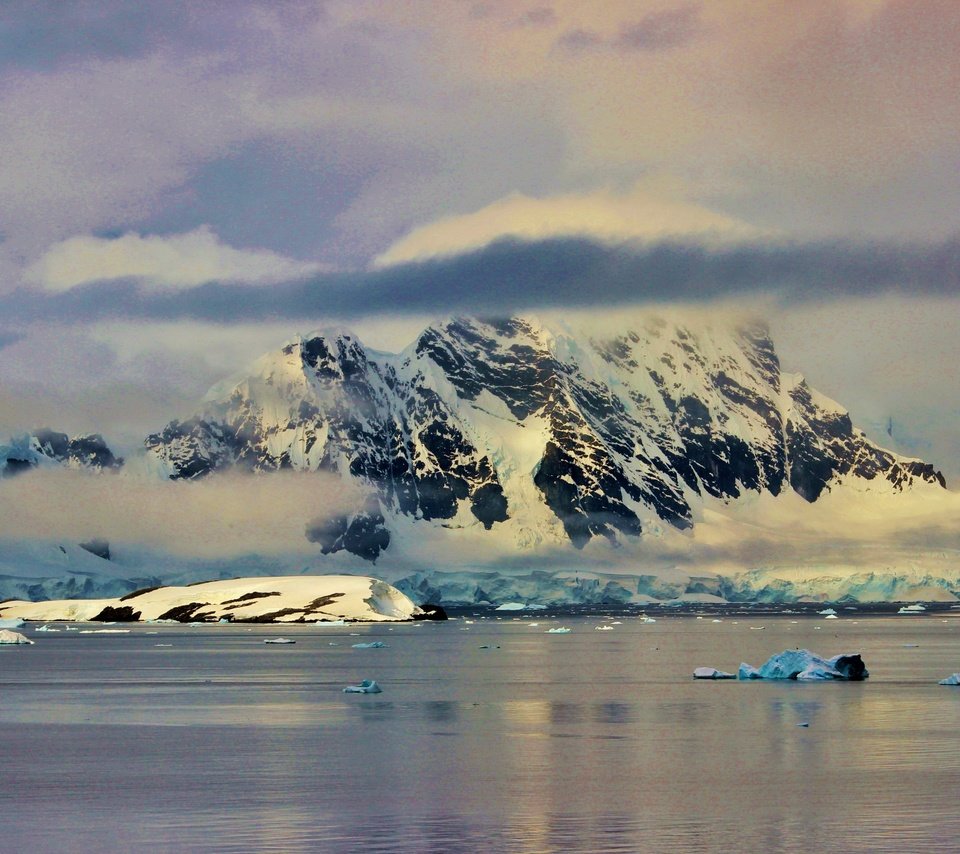 Обои вода, горы, природа, отражение, лёд, антарктида, water, mountains, nature, reflection, ice, antarctica разрешение 4637x3228 Загрузить