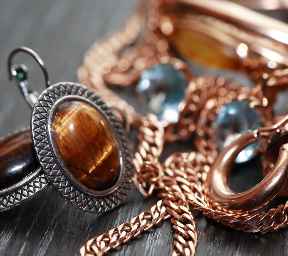 Обои украшения, браслет, золото, сёрьги, цепочки, decoration, bracelet, gold, earrings, chain разрешение 3840x2400 Загрузить