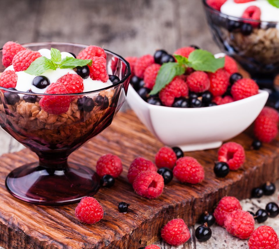 Обои малина, ягоды, завтрак, смородина, мюсли, йогурт, raspberry, berries, breakfast, currants, muesli, yogurt разрешение 5324x3549 Загрузить