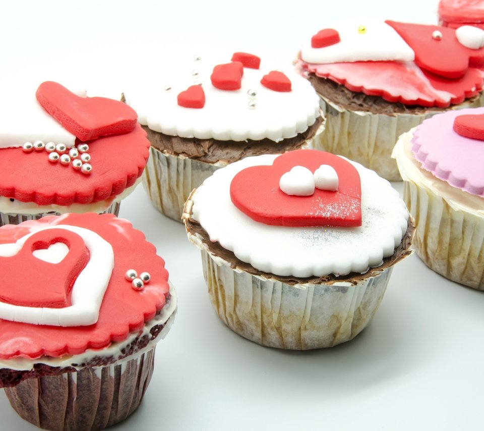 Обои сердечки, десерт, глазурь, день святого валентина, кексы, капкейки, hearts, dessert, glaze, valentine's day, cupcakes разрешение 2880x1920 Загрузить