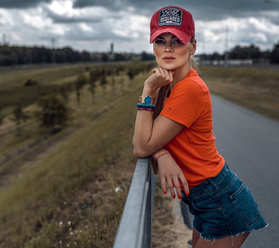 Обои дорога, девушка, поза, кепка, шорты, алина, road, girl, pose, cap, shorts, alina разрешение 2048x1152 Загрузить