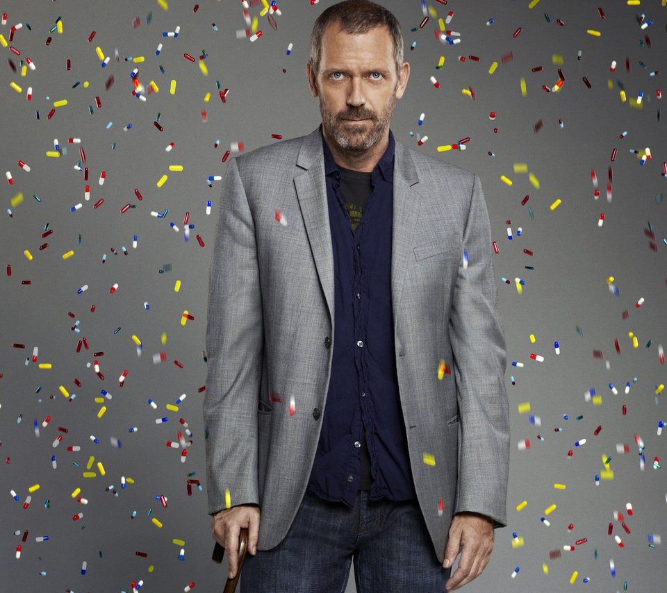 Обои актёр, костюм, хью лори, доктор хаус, борода, таблетки, actor, costume, hugh laurie, dr. house, beard, pills разрешение 1920x1200 Загрузить