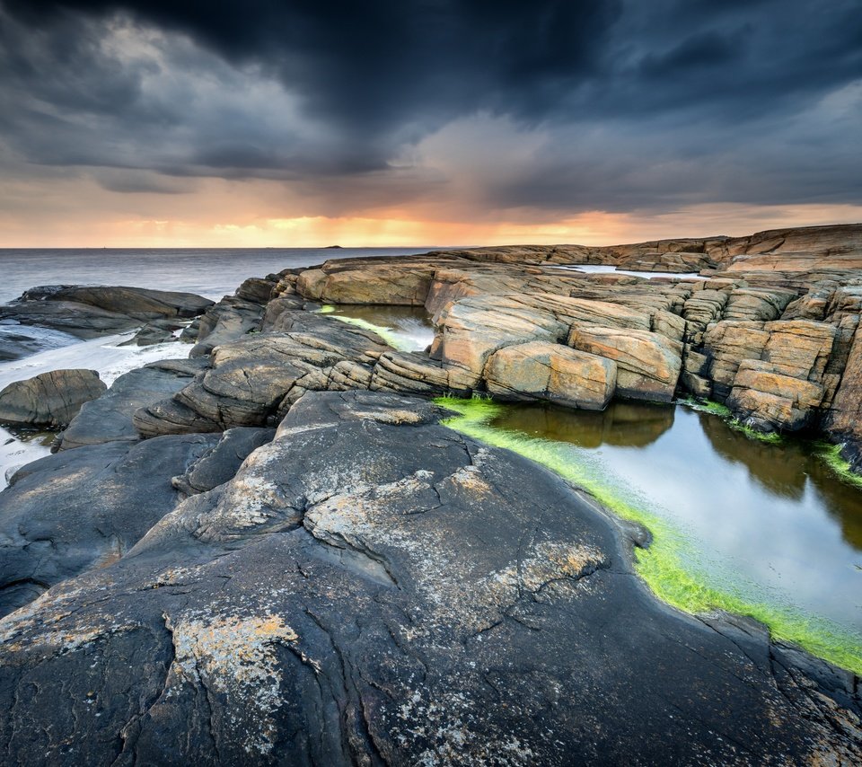 Обои небо, облака, камни, море, горизонт, побережье, the sky, clouds, stones, sea, horizon, coast разрешение 4000x2670 Загрузить