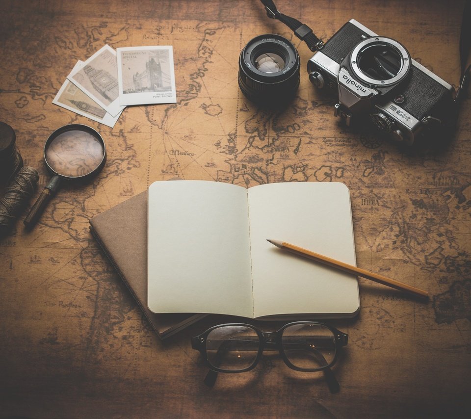 Обои очки, карта, фотоаппарат, лупа, карандаш, блокнот, нитки, glasses, map, the camera, magnifier, pencil, notepad, thread разрешение 3600x2700 Загрузить