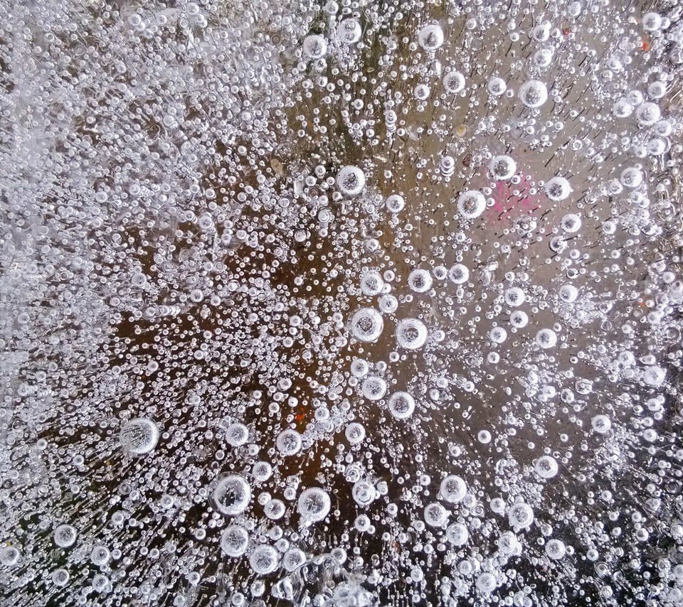 Обои вода, макро, парк, капли, лёд, пузырьки, water, macro, park, drops, ice, bubbles разрешение 1920x1440 Загрузить