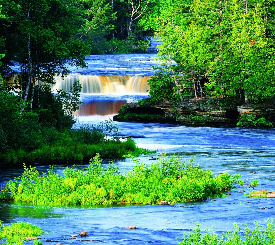 Обои трава, деревья, река, природа, водопад, сша, tahquamenon river, grass, trees, river, nature, waterfall, usa разрешение 3000x2250 Загрузить