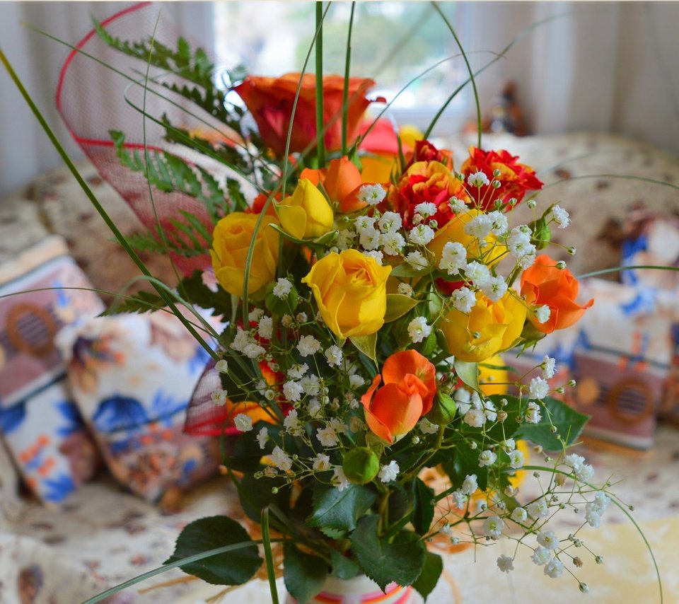 Обои цветы, розы, комната, букет, гипсофила, flowers, roses, room, bouquet, gypsophila разрешение 3008x1914 Загрузить
