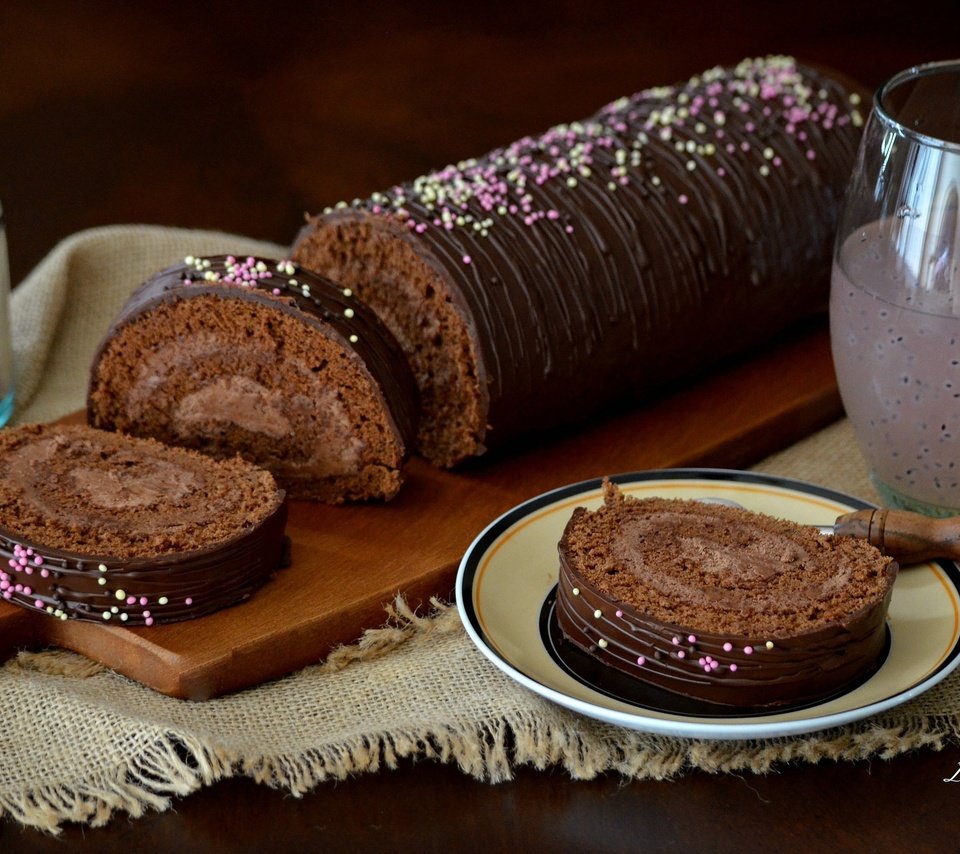 Обои шоколад, сладкое, десерт, рулет, сок, шоколадный рулет, chocolate, sweet, dessert, roll, juice, chocolate roll разрешение 2048x1357 Загрузить